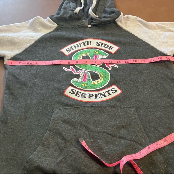 Women’s Riverdale South Side Serpents Sweatshirt Raglan Hoodie Pullover Medium M - Picture 11 of 14